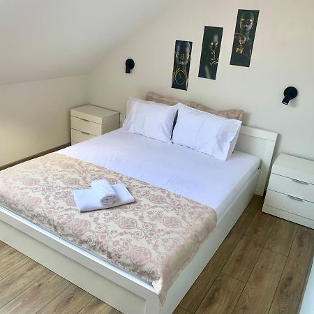 ,,Адела”-Апартамент За Гости Velingrad Esterno foto
